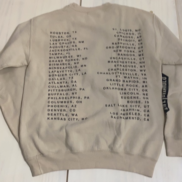 Thomas Rhett: 2018 Life Changes Tour Sweatshirt - Picture 3 of 3